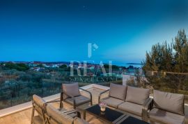 Fažana moderna villa 360m2 sa panoramskim pogledom na more !, Fažana, Ev