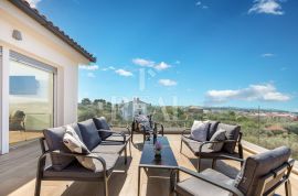 Fažana moderna villa 360m2 sa panoramskim pogledom na more !, Fažana, House