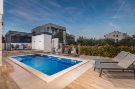 Fažana moderna villa 360m2 sa panoramskim pogledom na more !, Fažana, Kuća