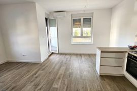 Pregrevica, 78m2, 3.5, 1/3, eg, parking ID#1705, Zemun, Apartamento