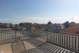 ISTRA, UMAG, APARTMANSKA KUĆA SA LIJEPOM OKUĆNICOM I POGLEDOM NA MORE, Umag, Haus