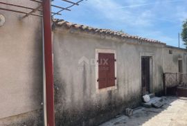 ISTRA, BARBAN - Kuća za adaptaciju s prostranom okućnicom, Barban, Maison