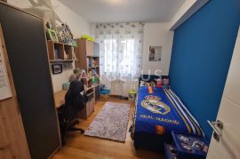 Zagrebm, Stenjevec - Lijep 4-sobni  stan sa vrtom i garažom, Stenjevec, Appartement