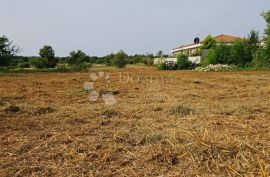 Građevinsko zemljište uz asfaltiranu cestu, Marčana, Land