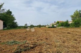 Građevinsko zemljište uz asfaltiranu cestu, Marčana, Land