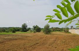 Građevinsko zemljište uz asfaltiranu cestu, Marčana, Land