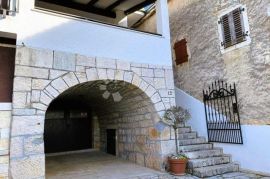 Kuća s bazenom u unutrašnjosti Istre, Sveti Lovreč, Kuća