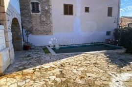 Kuća s bazenom u unutrašnjosti Istre, Sveti Lovreč, Kuća