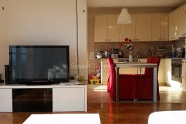 PEHLIN, sunčan stan od 69 m2 sa balkonom, Rijeka, Διαμέρισμα