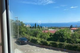 PEHLIN, sunčan stan od 69 m2 sa balkonom, Rijeka, Apartamento