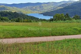 MOTOVUN, VRH, GRAĐ. ZEMLJIŠTE S POGLEDOM NA BUTONIGU 2134 M2, Motovun, Terrain