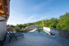 MATULJI, prekrasna samostojeća kuća od 420 m2 s bazenom i garažom, Matulji, Haus