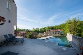 MATULJI, prekrasna samostojeća kuća od 420 m2 s bazenom i garažom, Matulji, Haus
