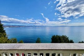 OPATIJA - PREKRASNA ETAŽA U VILI PRVI RED DO MORA 110m2, ZAMJENA ZA BROD, PLUS DOPLATA, Opatija, Appartment