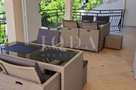 Malinska – apartman u visokom prizemlju u blizini plaže, Malinska-Dubašnica, Διαμέρισμα