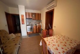 Grad Krk, kuća sa šest etažiranih apartmana!, Krk, Famiglia