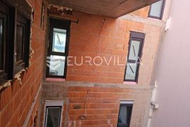 Osijek, Retfala, četverosoban stan na prvom katu 133 m2 sa terasom od 19 m2, Osijek, Appartement