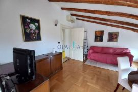 Opatija, Volosko, stan u staroj vili s terasom, Opatija, Appartment