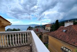 Opatija, Volosko, stan u staroj vili s terasom, Opatija, Apartamento