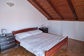 PRODAJA kuća Zadar, 325,32 m2, 2 poslovna prostora, 2 stana, konoba, Zadar, Casa