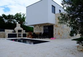 ZADAR, MASLENICA - Očaravajuća kamena vila s bazenom u blizini mora, Jasenice, Famiglia
