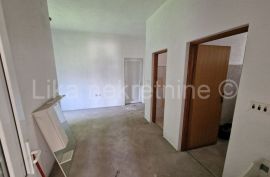 GOSPIĆ - centar , stambeno-poslovni objekat, Gospić - Okolica, Commercial property