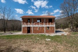 Istra, blizu Huma - kuća usred šume 140m2, Buzet, House