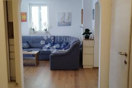 LIJEPI NAMJEŠTENI APARTMAN - MALINSKA, Malinska-Dubašnica, Flat