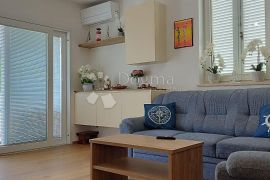 LIJEPI NAMJEŠTENI APARTMAN - MALINSKA, Malinska-Dubašnica, Flat