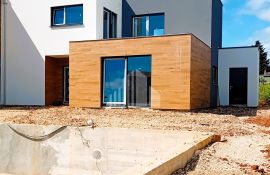 Moderna novoizgrađena jednoobiteljska kuća s bazenom, vrtom i 2PM, Kaštelir-Labinci, Дом