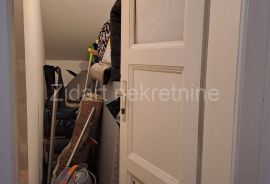 Stan na odličnoj lokaciji u centru Zemuna, Zemun, Appartement