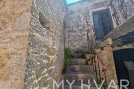 Skrivena kamena kuća u Pitvama, Jelsa, Ev
