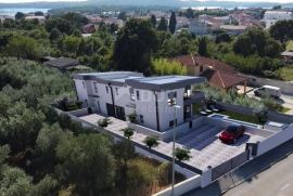 ISTRA, MEDULIN - Moderna duplex kuća sa bazenom!, Medulin, Ev