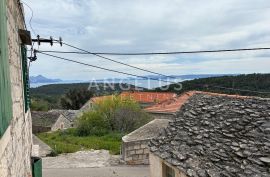 Brač, Novo Selo -  autentična stara kamena kuća, 120 m2, Selca, Famiglia