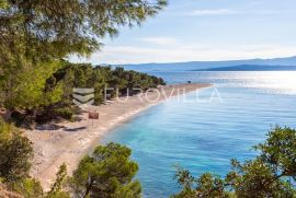 Brač, Bol, atraktivna poljoprivredna parcela površine 130.000 m2, moguća gradnja, Bol, Terrain