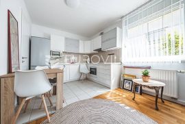 Sveta Nedelja, Hoto Vile, moderno uređen dvosobni stan 58 m2, Wohnung