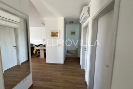 Istra, Umag, moderna dvojna kuća NKP 169 m2 s bazenom u mirnom okruženju, Umag, House