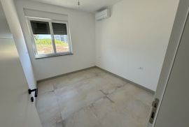 Stan 3S+DB sa vrtom i bazenom, Banjole, Istra, Medulin, Apartamento