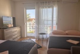 CRIKVENICA - Stan podijeljen u dva apartmana s prekrasnim pogledom na more. GARAŽA!, Crikvenica, Stan