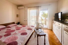 CRIKVENICA - Stan podijeljen u dva apartmana s prekrasnim pogledom na more. GARAŽA!, Crikvenica, Appartement