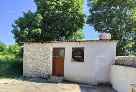 Kuća Prodajemo kuću sa dva stana, okolica Pule., Vodnjan, بيت