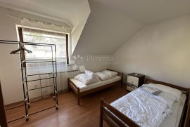 TRI STANA CENTAR GRADA DUGOROČNO IZNAJMLJIVANJE, Gospić, Appartement