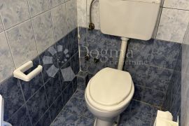 TRI STANA CENTAR GRADA DUGOROČNO IZNAJMLJIVANJE, Gospić, Appartement