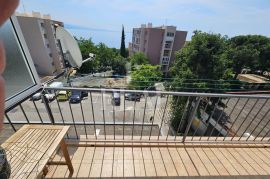 Rijetkost u Opatiji, stan 50 m2,1S+Db,balkon pogled na more, Opatija, Appartement