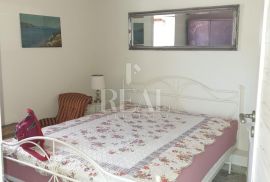 PREKRASNA KAMENA KUĆA U NIZU, P+1+KROVNA TERASA, 105 m2, Krk, Haus