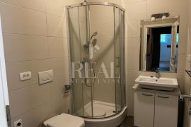 Opatija, 2. red do mora, stan u vili, 3S+DB, garaža, vrt..., Opatija, Appartement