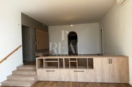 Opatija, 2. red do mora, stan u vili, 3S+DB, garaža, vrt..., Opatija, Apartamento