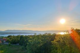 MALINSKA - NOVA DVOJNA KUĆA S BAZENOM I POGLEDOM NA MORE, Malinska-Dubašnica, House