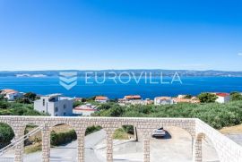 Omiš, apartmanska kuća s panoramskim pogledom na more, Omiš, Famiglia