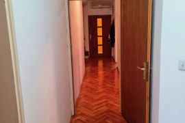 Odlična porodična kuća na Panteleju, 400m2 ID#3558, Niš-Pantelej, Maison